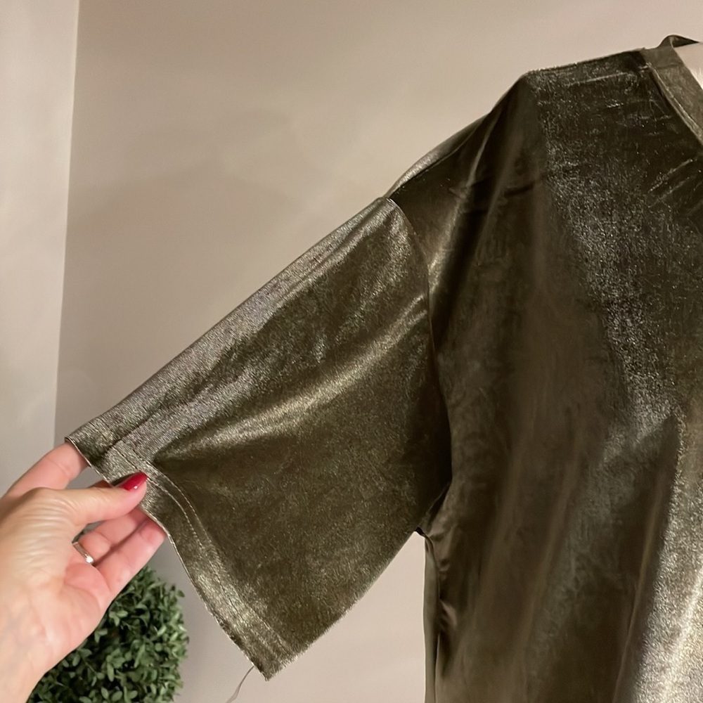 KLD Women’s Velvet Oversized drop sleeve Top. Olive green size Large - Picture 4 of 8